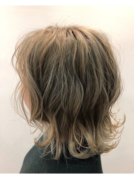 アディクト(ADDICT) ハイトーンベージュボブ