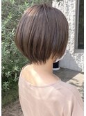 大人女性のグレージュショート