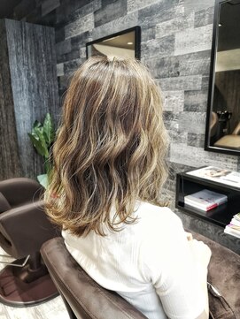 サード プレイス(Third Place) ベージュカラー!