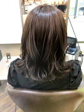 アプシー 三田駅前店(Apsee) 初カラーでのアッシュ系カラー