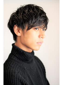 ノイセル 西本町(Noisyle) セミウエットソフトツーブロックフェザーマッシュビジカジ好印象