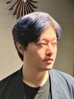 ビーダンディー(Bee dandy)&nbsp;くせ毛ショート センターパート 大人のブルーグレージュカラー