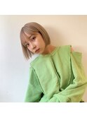 ベージュカラー×切りっぱなしボブ