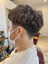 クオリア(Quaria)&nbsp;ショートレイヤーパーマソフトツーブロックかき上げヘア☆