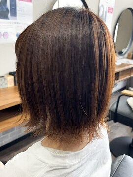 トゥルートラストトロワー 須玉店(True Trust trois) 大人可愛い20代30代40代 外はねボブ×オレンジベージュ