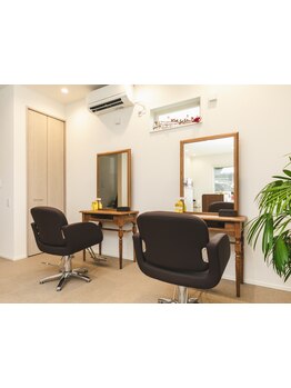 経験豊富な女性スタイリストがマンツーマンで施術！お悩みや理想を汲み取り、理想のスタイルを叶えます♪