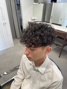 グルーマーズトウキョウ(GROOMER/S TOKYO) 神保町スペインカールブルーブラック刈り上げ韓国マッシュ