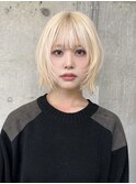 ホワイトブロンド レイヤーボブ