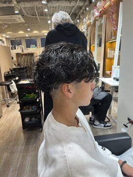 ルースト 渋谷店(ROOST) MEN’S HAIR/波巻ツイストスパイラル/フェザーパーマ/眉毛/渋谷