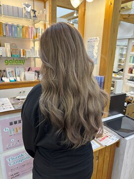 ギャラクシー ヘアードレッサーズ(galaxy hairdressers) ブリーチ有りミルクティーグレージュカラー
