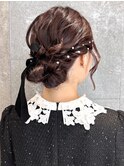 お呼ばれヘアシニヨンゆるふわパールアレンジリボン結婚式ヘア