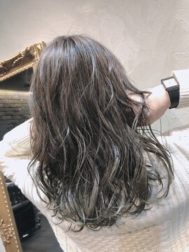 ヘアーシグネチャー(Hair Signature) 限りなくグレーに近いグレージュ
