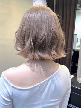 ニモ(NIMO.) ボブ色素薄めカラー色素薄めベージュくびれボブ