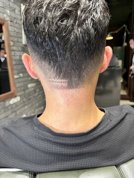 フォーコーナーズカットショップスリーセント 栄(FourCornersCutShop 3/cent) バースト/バーストフェード/刈り上げデザイン/スキンフェード