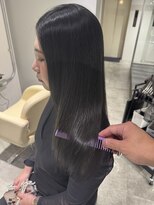 レヴリー(reverie)&nbsp;韓国風レイヤーカットダークグレー暗髪20代30代美髪小顔心斎橋