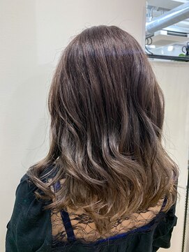 アッシュ 二子玉川店(Ash) グラデーションカラー×スモークベージュ