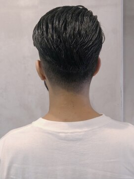 フランクスバーバーリザーブ 人形町店(FRANK’S BARBER RESERVE) オールバック七三サイドフェードツーブロ y