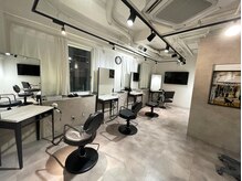 セレーネヘアー オオサカ 心斎橋店(Selene hair OSAKA)の雰囲気（店内にテレビ設置★よく韓国PVやオシャレな洋楽をかけます★）