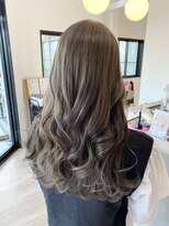 マハロハ(mahaloha)&nbsp;外国人風ミルクティーグレージュ×イルミナカラー