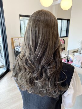 マハロハ(mahaloha) 外国人風ミルクティーグレージュ×イルミナカラー