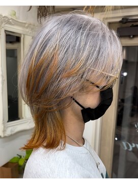 リヴィエラ 西日暮里店(Riviera) シルバー×オレンジ