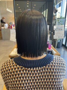 アチーブリス(achieve Liss) ぱつっとボブブラック×切りっぱなし20代30代40代