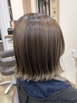 アルターリール(aL ter Rire) ホワイトブロンド/外ハネボブ/美髪/ワイドバング[鎌取］中村