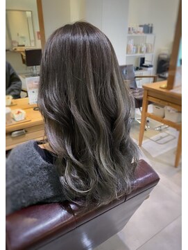 ブレンドバイハピネス(Blend by happiness) グレージュ ハイライト アッシュ 寒色カラー