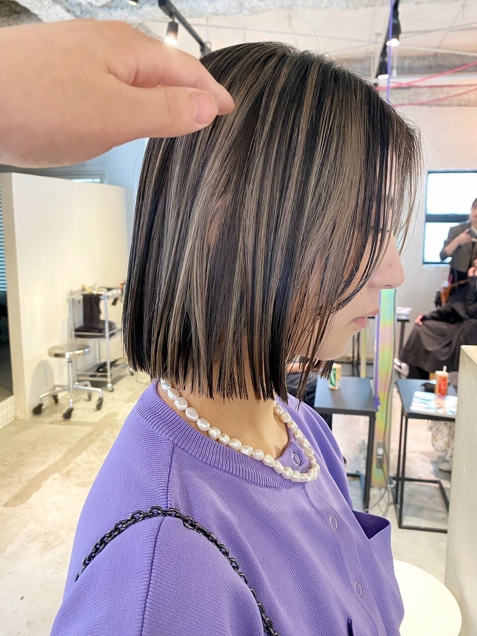2025年-2026年冬】デザインカラー 切りっぱなし ボブの髪型・ヘア