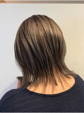 ルルバイアズール 草加店(LULU by azule) 白髪ぼかしハイライト，グレージュ，ミディアムレイヤー【草加】