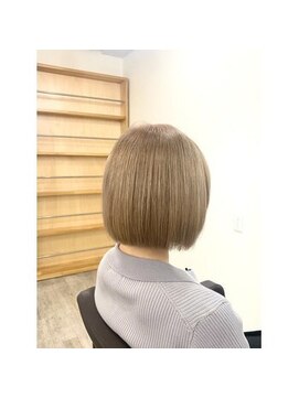 ミザルー(Misirlou) 明るめグレージュカラー