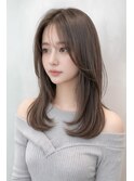 アッシュベージュカラーと顔まわりレイヤーカット