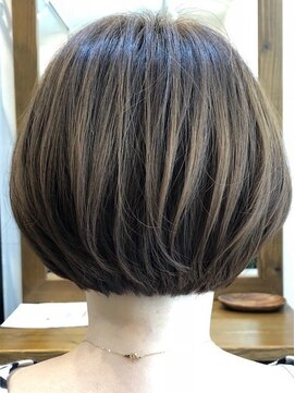 ガーデニア(GARDENIA) ひし形ショートボブ