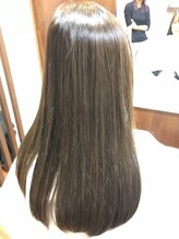 バズサロンフォーヘアー(Buzz salon for hair) 柔らかなUラインのアウトライン