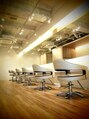 ロータス ヘアデザイン 船橋店(Lotus Hair Design) 落ち着いた木目の内装を柔らかい雰囲気の内装です♪