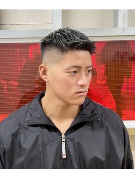 メリケンバーバーショップ トーキョー(MERICAN BARBERSHOP TYO) BURG 【アップバング束感ショートスキンフェード】