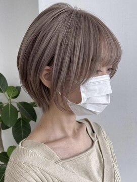 サンク 原宿 表参道(cinq) ショートボブ切りっぱなしボブタッセルボブミルクティーベージュ