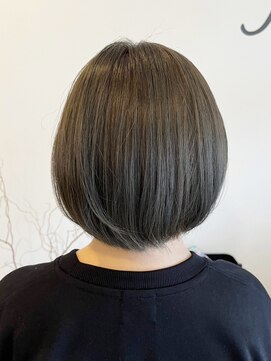 レポヘアー(Repos hair) 小顔補正立体カット×ナチュラル丸みボブグレージュ赤み消し