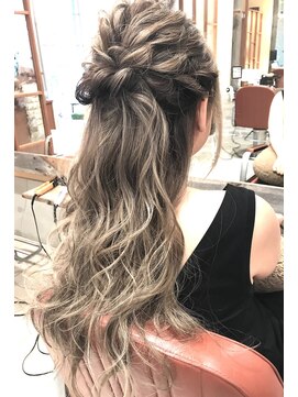 ネオリーブサイン 大森店(Neolive sign) 3Dハイライトカラー ミルクティーベージュ ハーフアップ【大森】