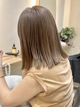 ヒビヲ(HIBIO) 横浜ダブルカラーミルクティーベージュピンクベージュ外ハネ30代