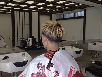 トウキョウ クラシック バーバー タウン(TOKYO CLASSIC BARBER TOWN)の写真/【美容室では未体験の心地よさ】プロのシェービングで感動の肌へ。デキる男の新習慣[バーバー/理容室]