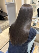 シェノン 赤羽店(CHAINON)&nbsp;赤みを抑えたアッシュ系イルミナカラーでサラツヤロングヘア