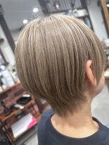 アウラ&nbsp;ミルクティーカラー×ショートスタイル