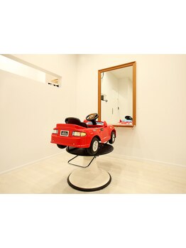 【下松】家族でのご来店も大歓迎!!お子様カットも大人気の専用チェアで施術可能◎忙しいママにオススメ♪