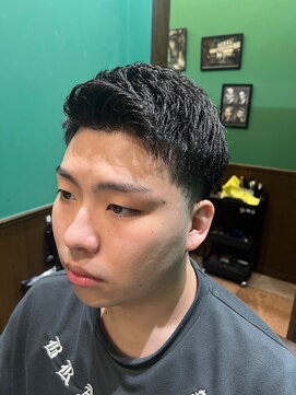 ヒロギンザバーバーショップ 丸の内店(HIRO GINZA BARBER SHOP) ローフェード