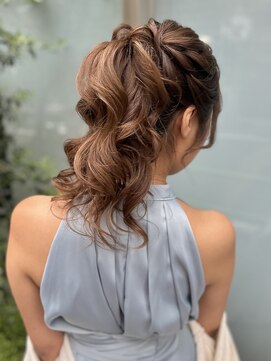 マーリー(marlee) ふわふわポニーアレンジ