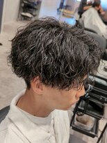 プルーブトウキョウ 渋谷(PROVE TOKYO)&nbsp;センターパート縦落ちツイストスパイラルパーマ