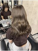 オリーブベージュ