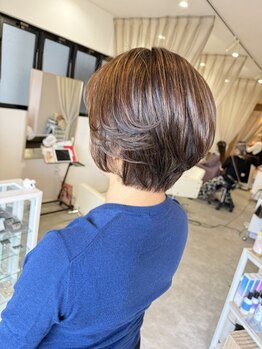 ヘアアンドスパ エメ(Aimer)の写真/白髪を生かす白髪デザインカラーで理想の髪へ!白髪ぼかしで自然な艶色を叶えるサロン。