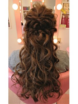 ラチャウ(La.Ciau) ハーフアップアレンジ